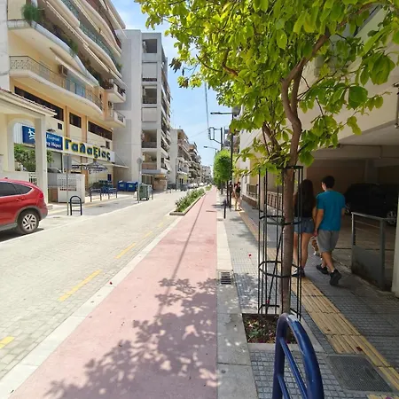 Petite Hideaway With Balcony- Near Station Λάρισα