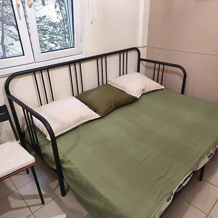 Petite Hideaway With Balcony- Near Station * Larissa