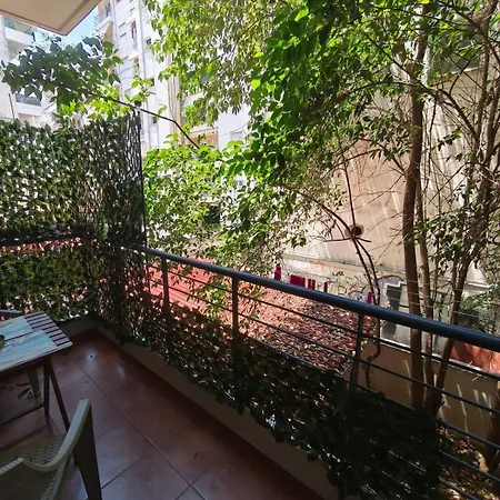 Petite Hideaway With Balcony- Near Station