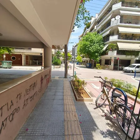 Petite Hideaway With Balcony- Near Station Apartament *